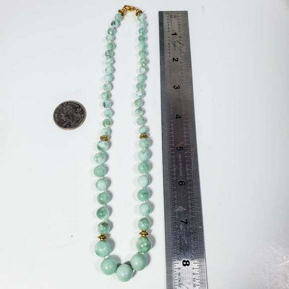 Green Moonstone Graduated 17" Necklace - Picture 6 of 8